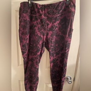 Torrid jacquard fabric active leggings size 4. Euc